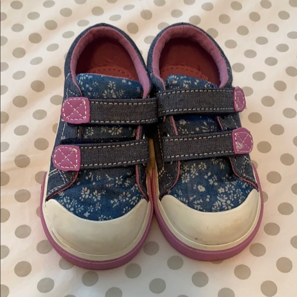 Kids sneakers